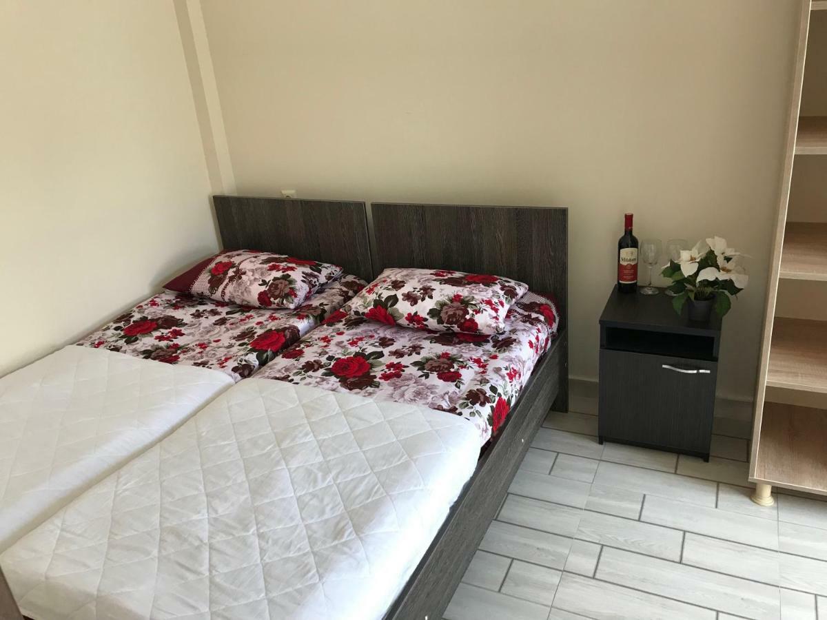 Guest House Chexovi 24 Kobuleti Εξωτερικό φωτογραφία